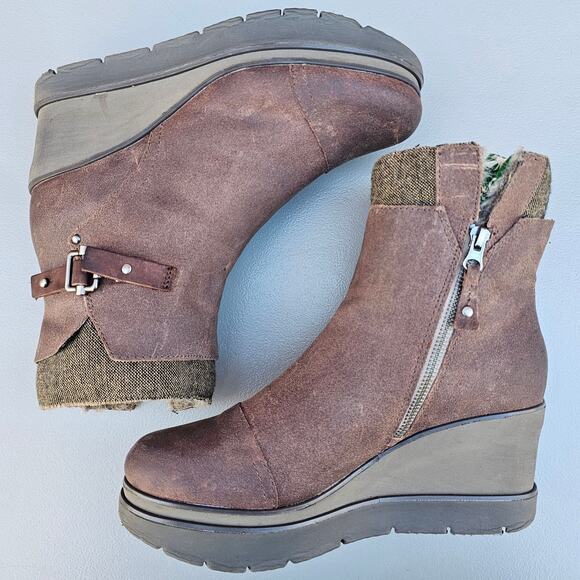 Brown Wedge Boots OTBT Descend Size 10 Distressed Leather Zip Buckle Fuzzy Lined - Picture 13 of 14